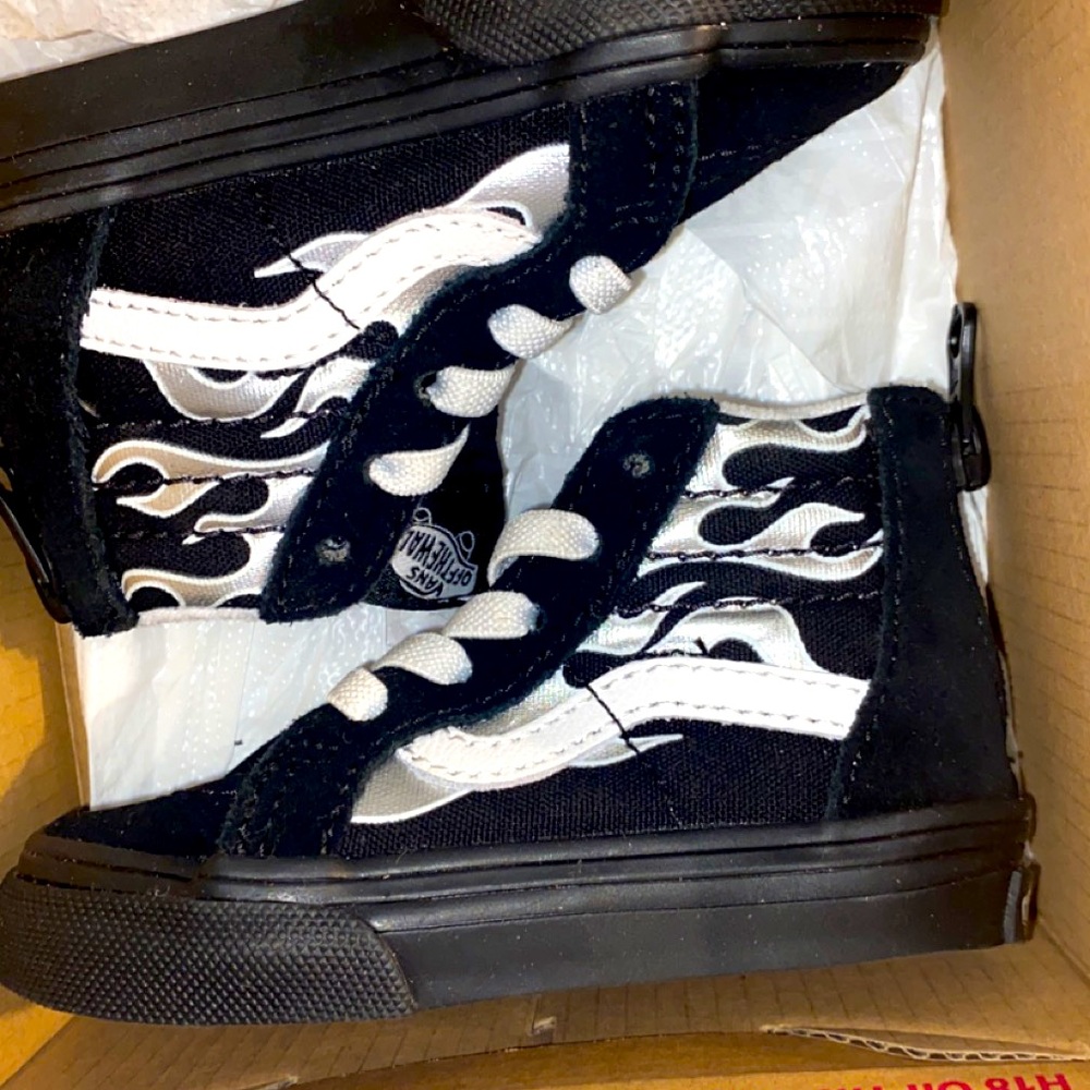 Vans boy size 4 brand new